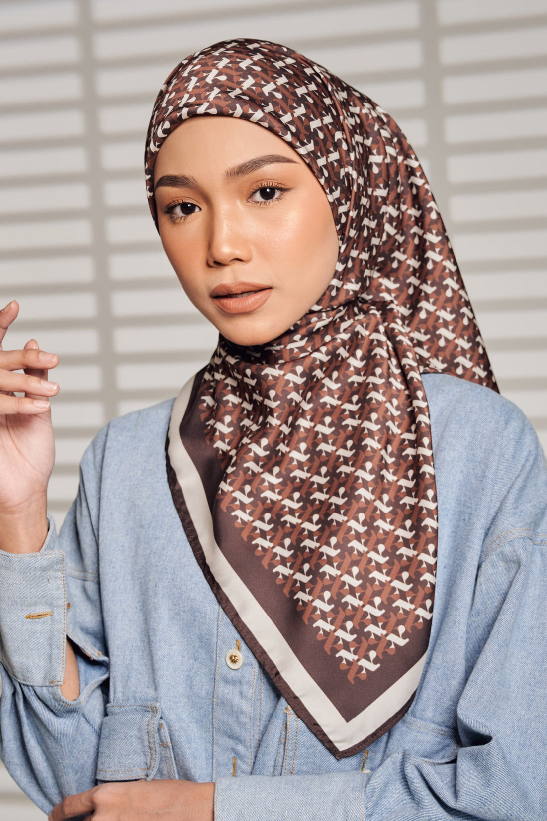 Daylight Monogram scarves in Coco brown