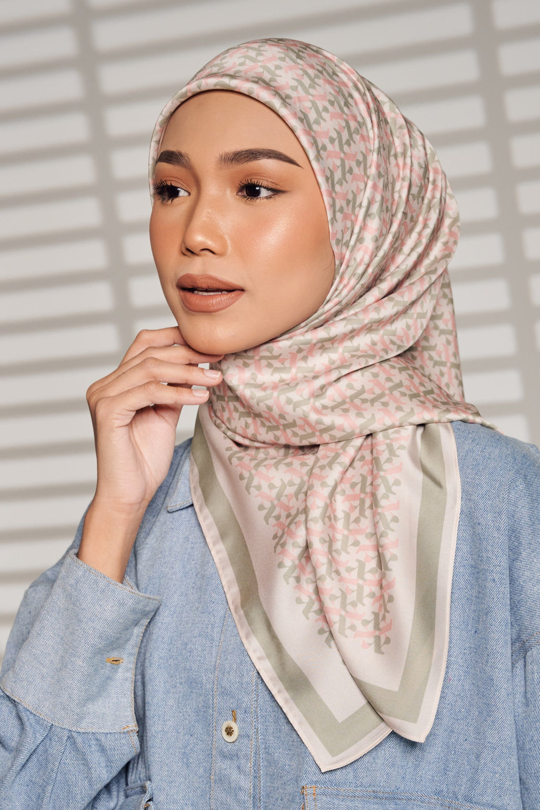 Daylight Monogram scarves in Green