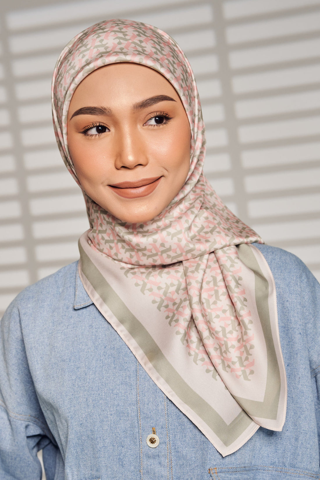 Daylight Monogram scarves in Green