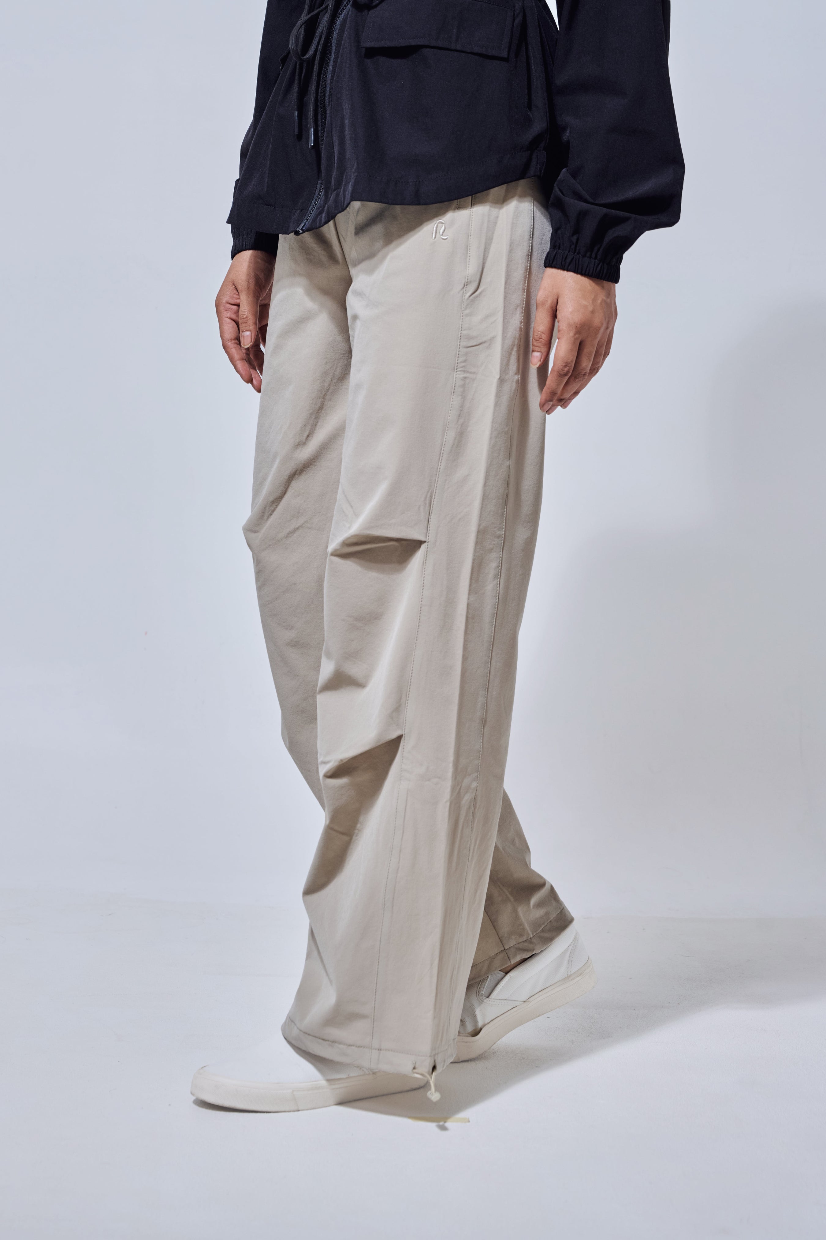Ruby Pleated Track Pants in Khaki – NADA